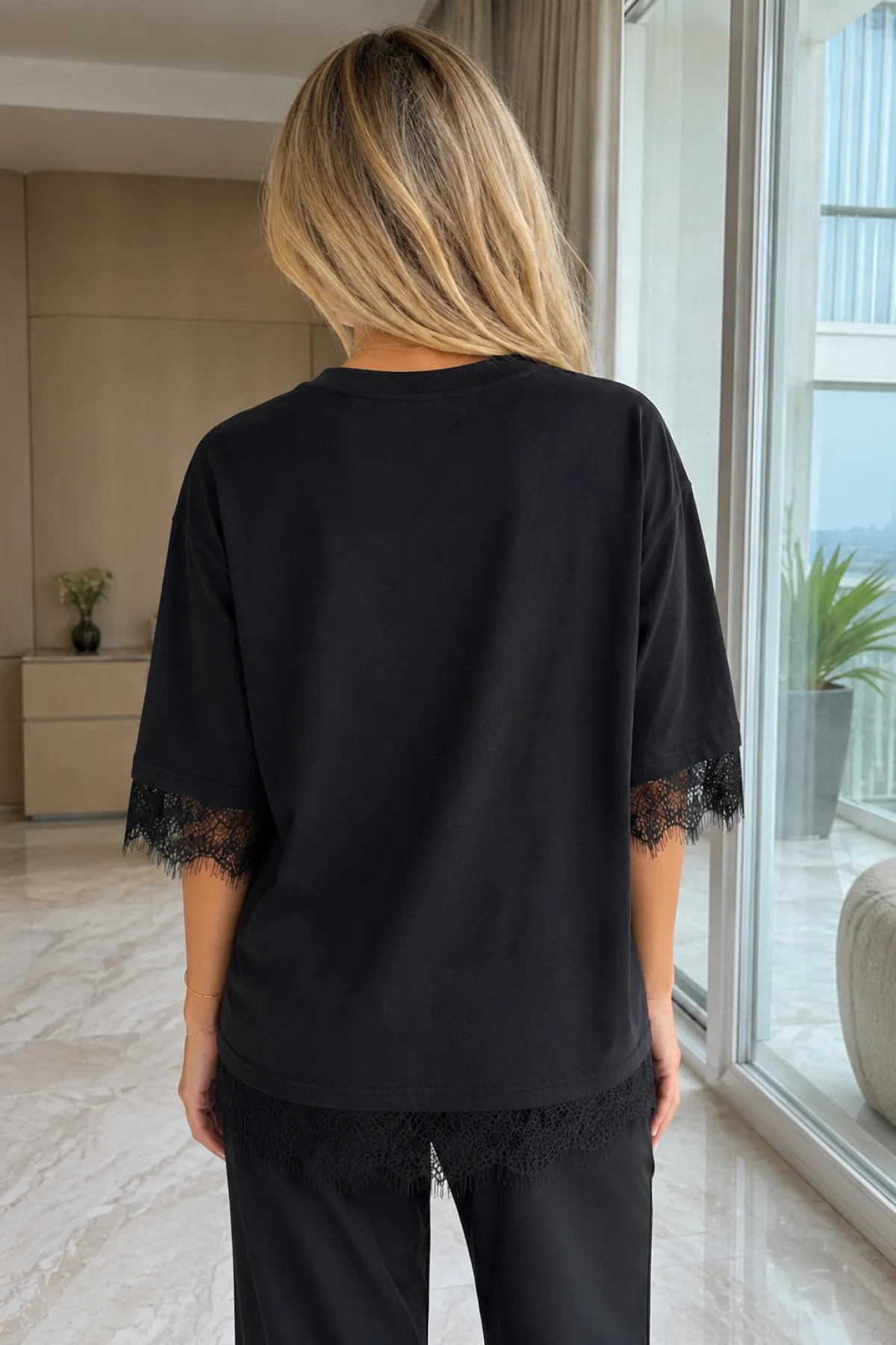 Kadın Kol Ve Etek Ucu Dantelli T-Shirt