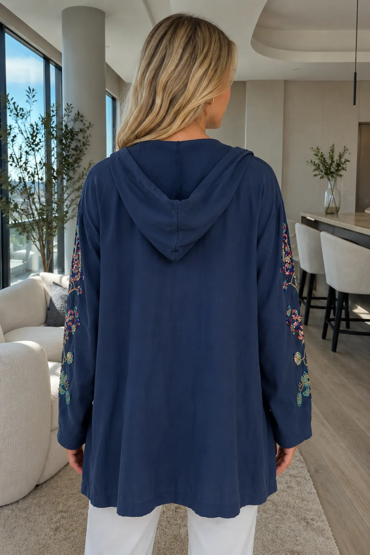 Kadın Etek Ucu Ve Kolları Nakışlı Ceket