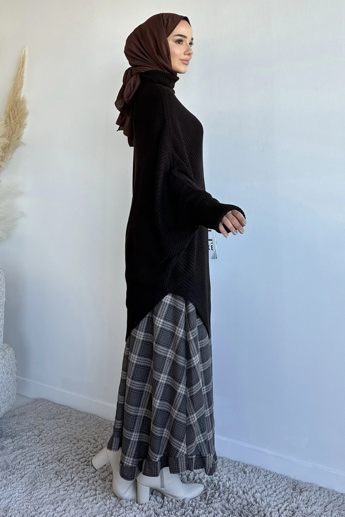 Kadın Boğaz Yaka Asimetrik Kesim Bluz