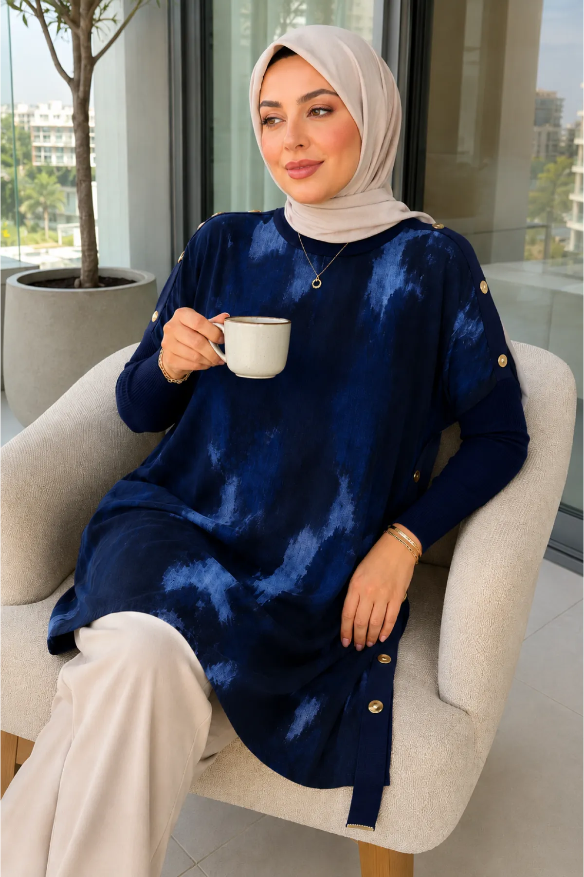 Kadın Kolu Ve Etek Ucu Düğmeli Tunik