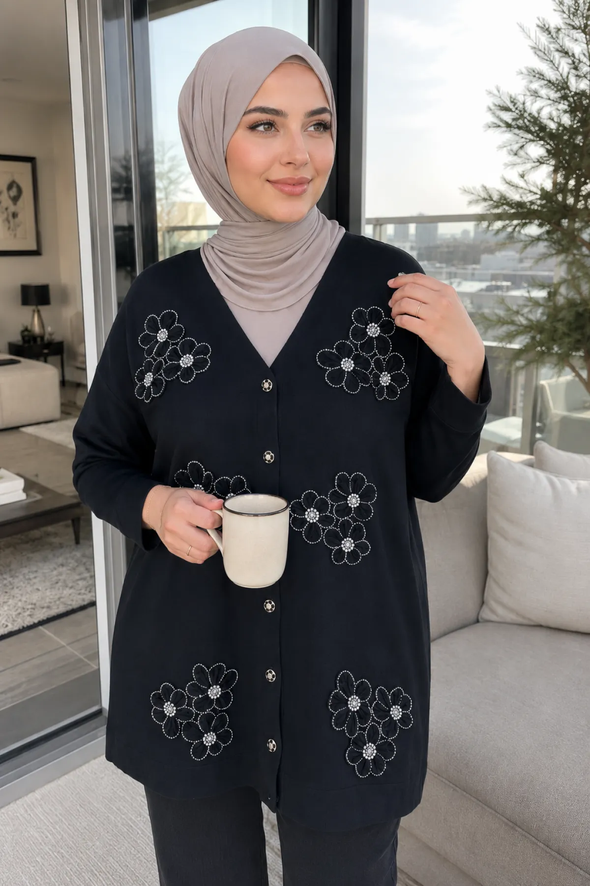 Kadın Gül Nakışlı Düğmeli Uzun Ceket