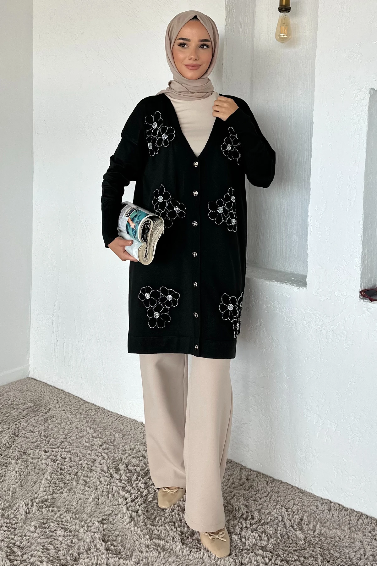 kadın V YAKA GÜL NAKIŞLI DÜĞMELİ UZUN CEKET