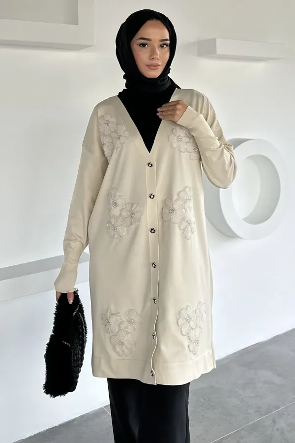 Kadın V Yaka Gül Nakışlı Düğmeli Uzun Ceket