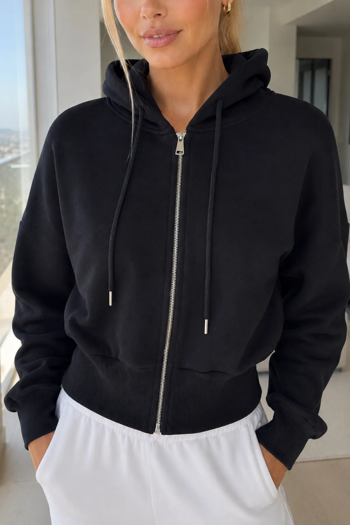Kadın Kapşonlu Kısa Fermuarlı Sweat