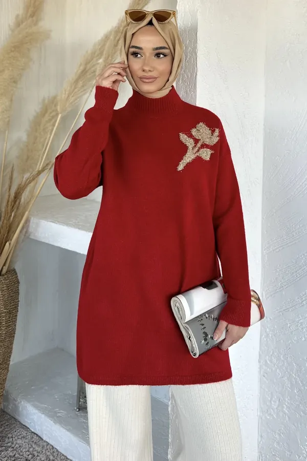 Boğaz Yaka Nakışlı Tunik
