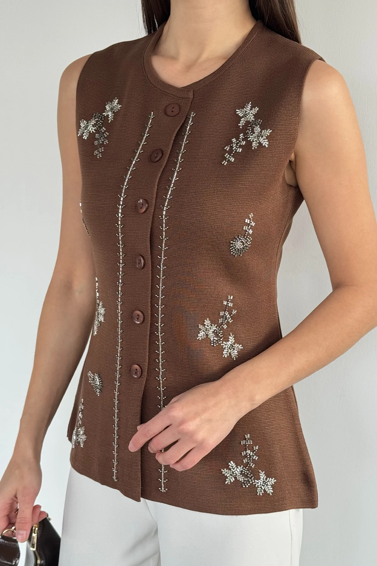 Kadın Taşlı Düğmeli Kolsuz Sweater