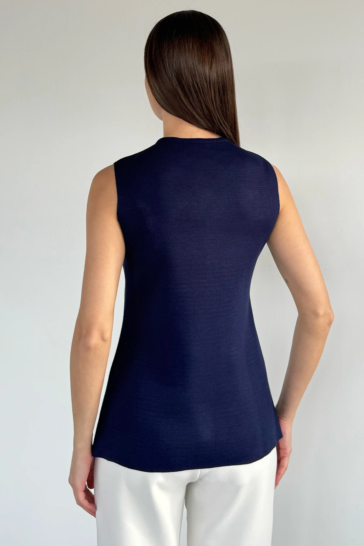 Kadın Taşlı Düğmeli Kolsuz Sweater