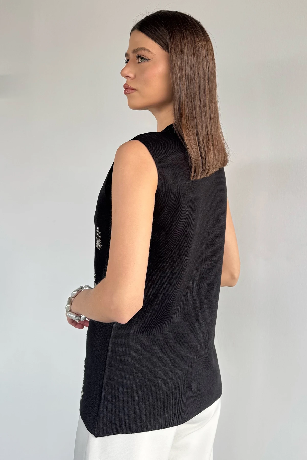 Kadın Taşlı Düğmeli Kolsuz Sweater