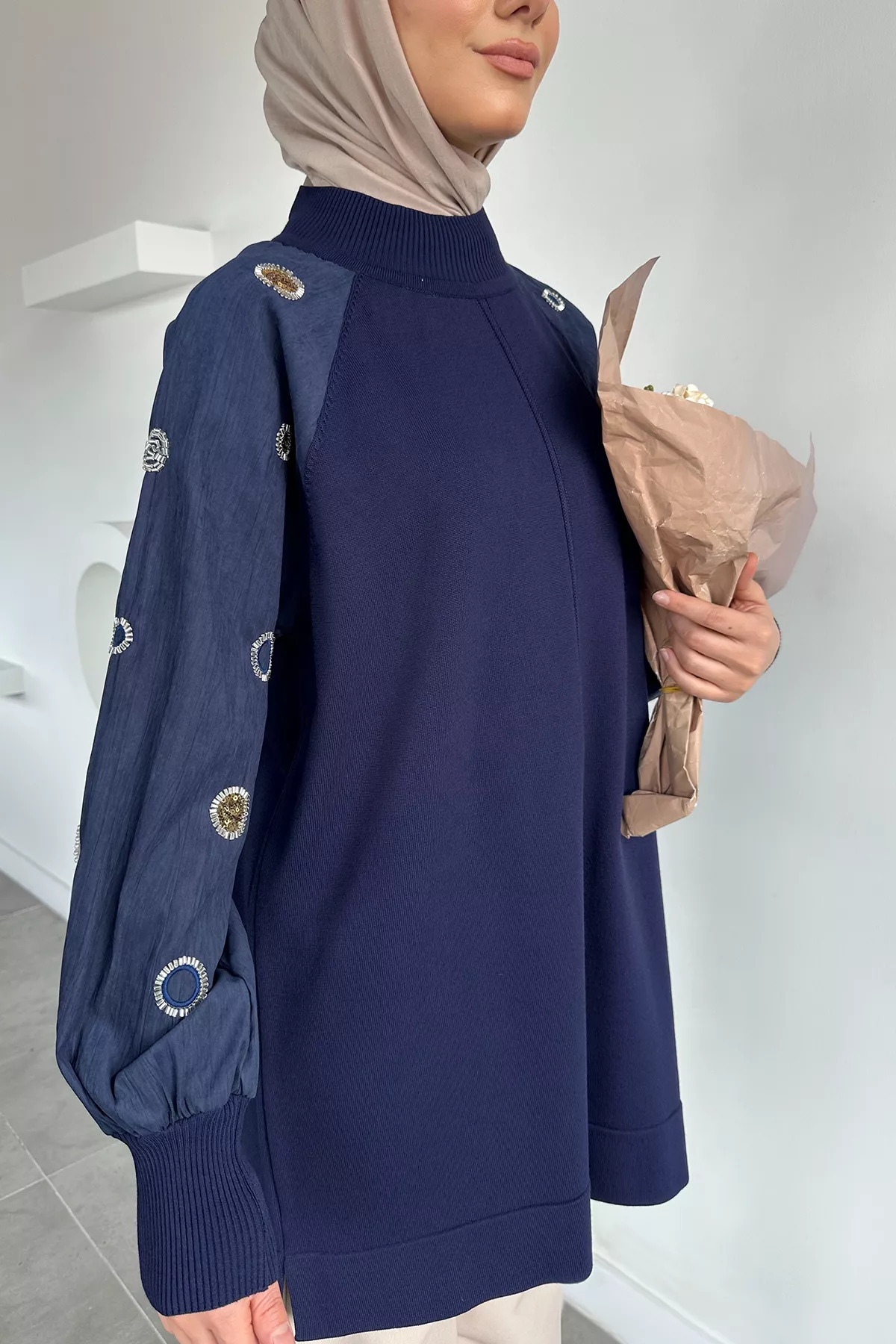 Kadın Kolu Kumaş Nakış Detaylı Tunik