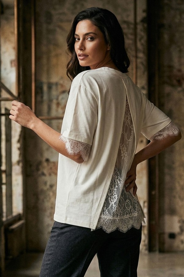 Kadın Sırt Detaylı Dantelli Tshirt